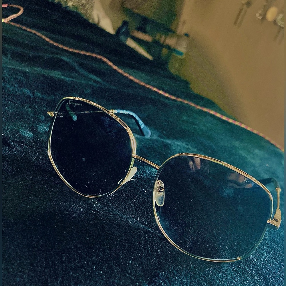 SALVATORE FERRAGAMO SF277S 733 Sunglasses Gold Black Frame Grey Gradient